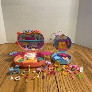 Polly Pocket™ Big Pocket World Dolphin Beach & Shani Cuddles Cat Purse & Castle